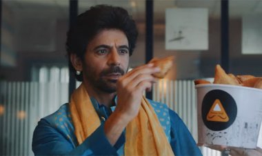 Sunil Grover praises samosas in a new Samosa Singh advertisement