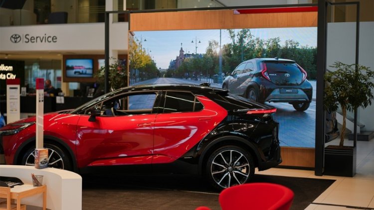 Redefining Automotive Retail: Samsung Extends Smart Signage Partnership with Toyota Worldwide