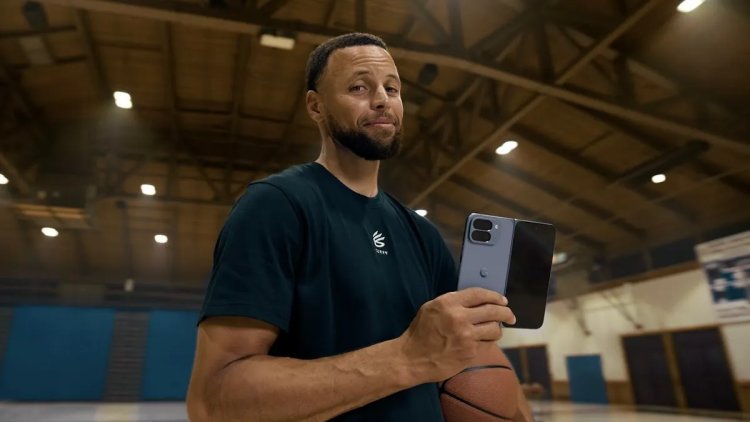 Curry Breaks Routine and Switches to Google Pixel 10