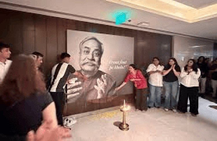 Ogilvy Mumbai Honors Piyush Pandey With Statue At Office Entrance