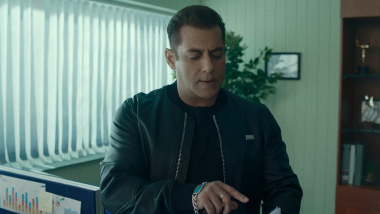 super.money Goes Minimal With Salman Khan in Loud Cricket Ad Season