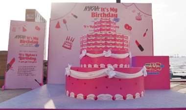 Nykaa celebrates 14 years with giant cake at Bandstand