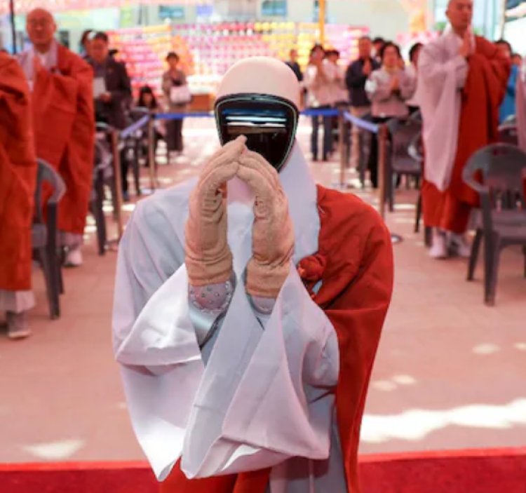 Meet Gabi the Humanoid Robot Monk Joining Buddhist Rituals In Seoul
