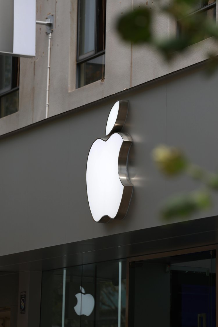Apple’s New ‘Gen AI’ Domain Sparks WWDC 2026 AI Speculation