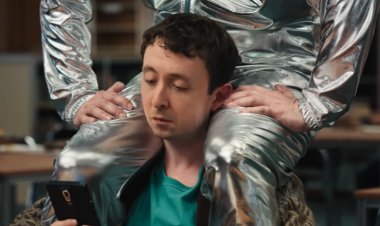 Apple Takes Swipe at Chrome in New Safari Privacy Campaign