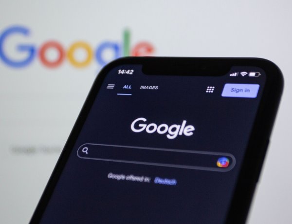 Google Begins Testing Healthcare Ads in AI Mode
