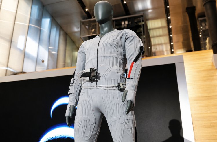 Prada Develops Lunar Mission Cooling Garment with Axiom Space
