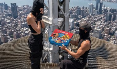 Brands Turn Viral Empire State Building Proposal Into a Moment Marketing Opportunity