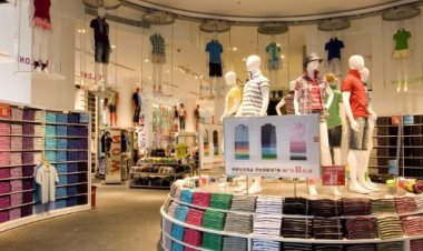 Uniqlo Owner Fast Retailing Raises Full-Year Profit Forecast
