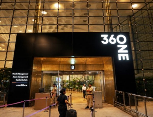 360 ONE Unveils India's Largest Airport Brand Installations at Mumbai T2